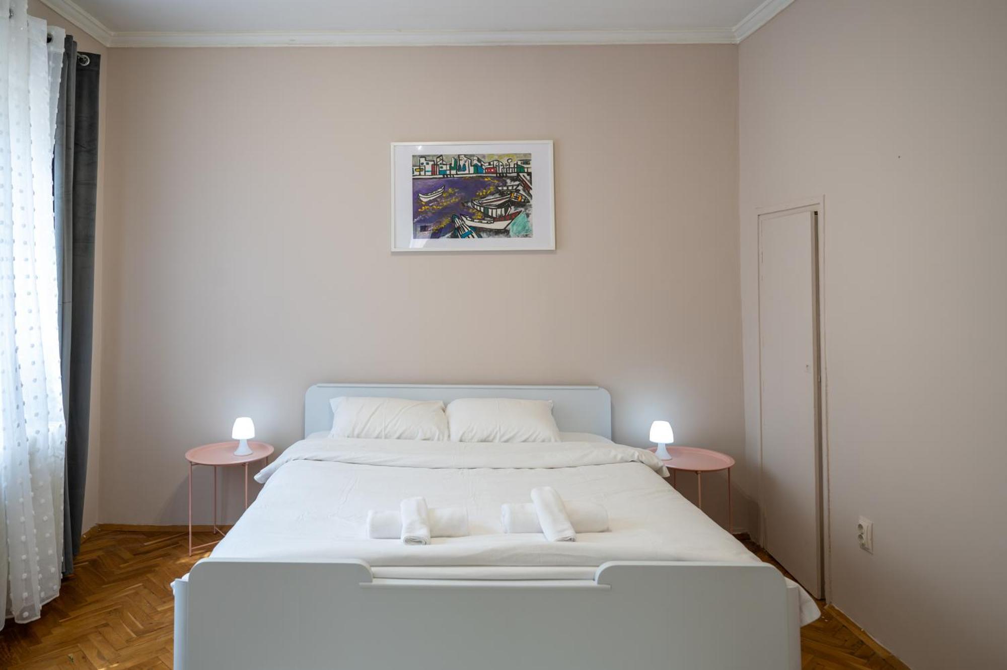 Beautiful Two-Bedroom Apartment In City Center Софія Екстер'єр фото