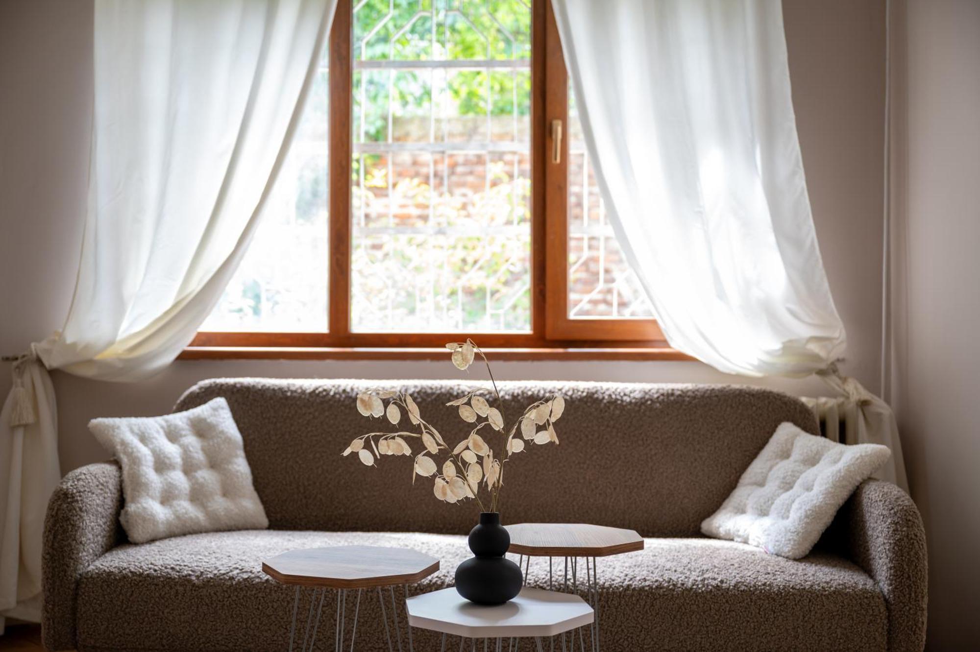 Beautiful Two-Bedroom Apartment In City Center Софія Екстер'єр фото