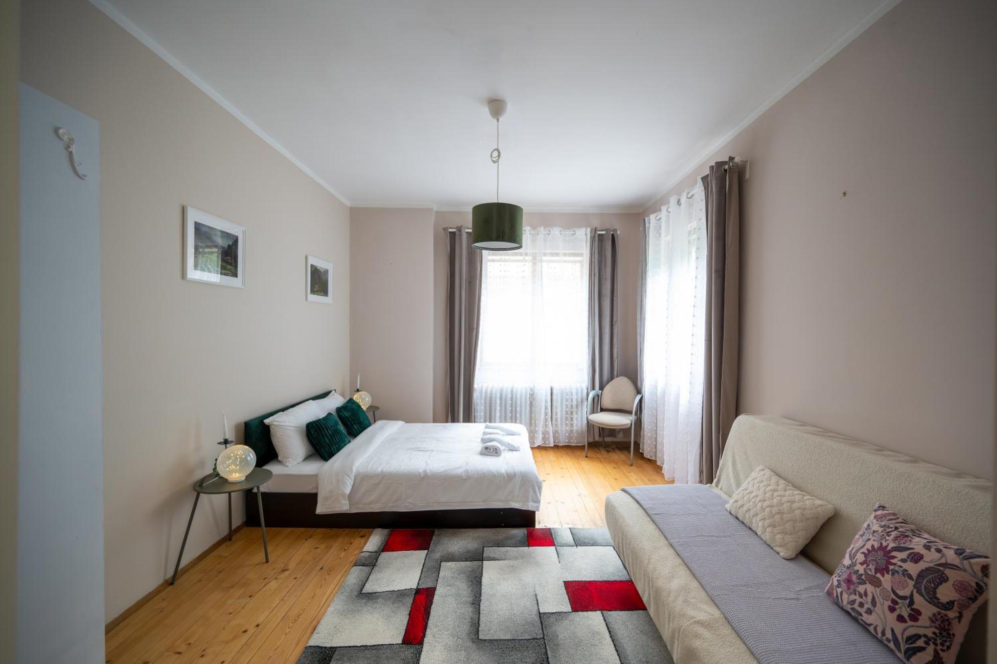 Beautiful Two-Bedroom Apartment In City Center Софія Екстер'єр фото