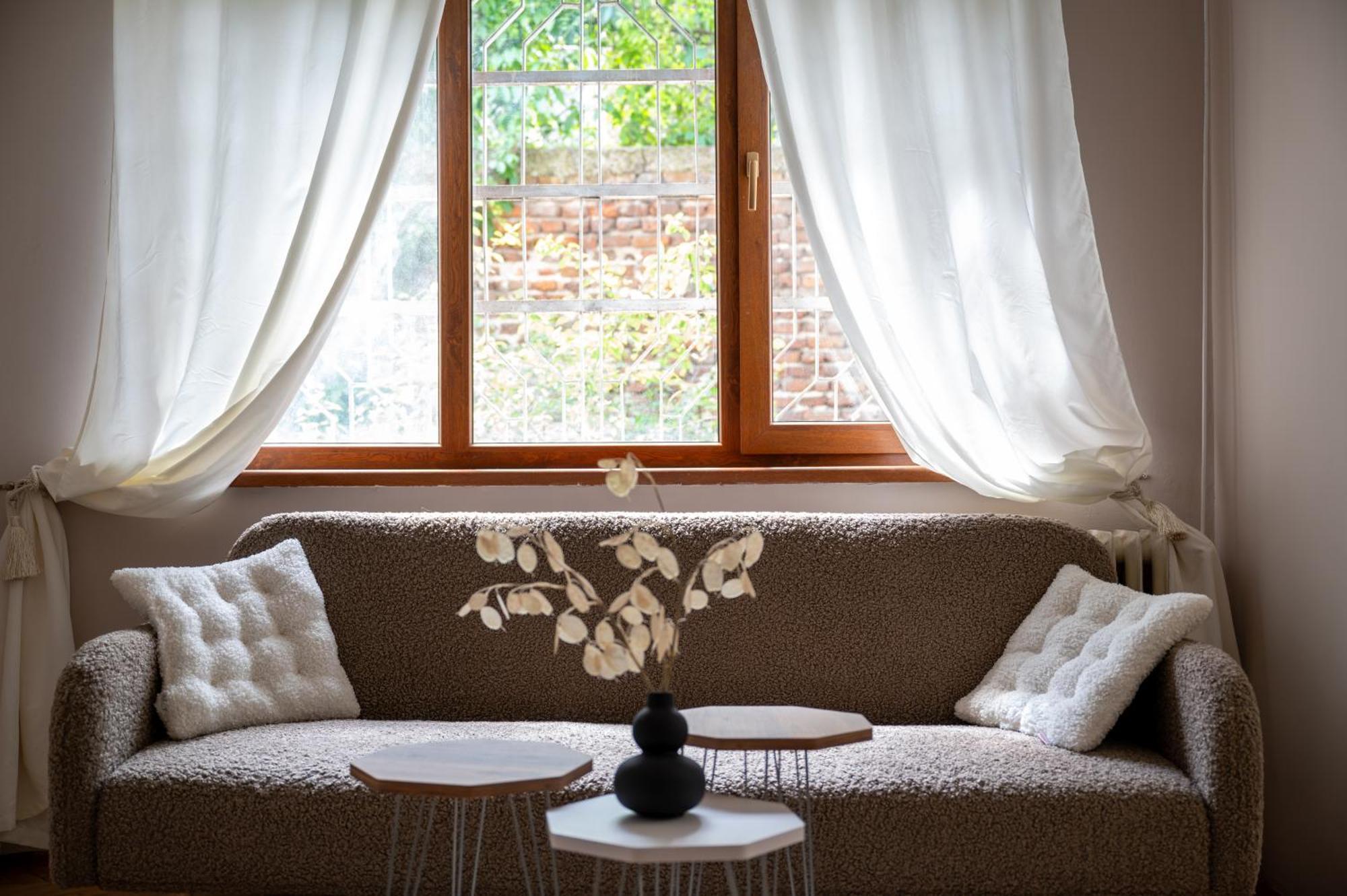 Beautiful Two-Bedroom Apartment In City Center Софія Екстер'єр фото