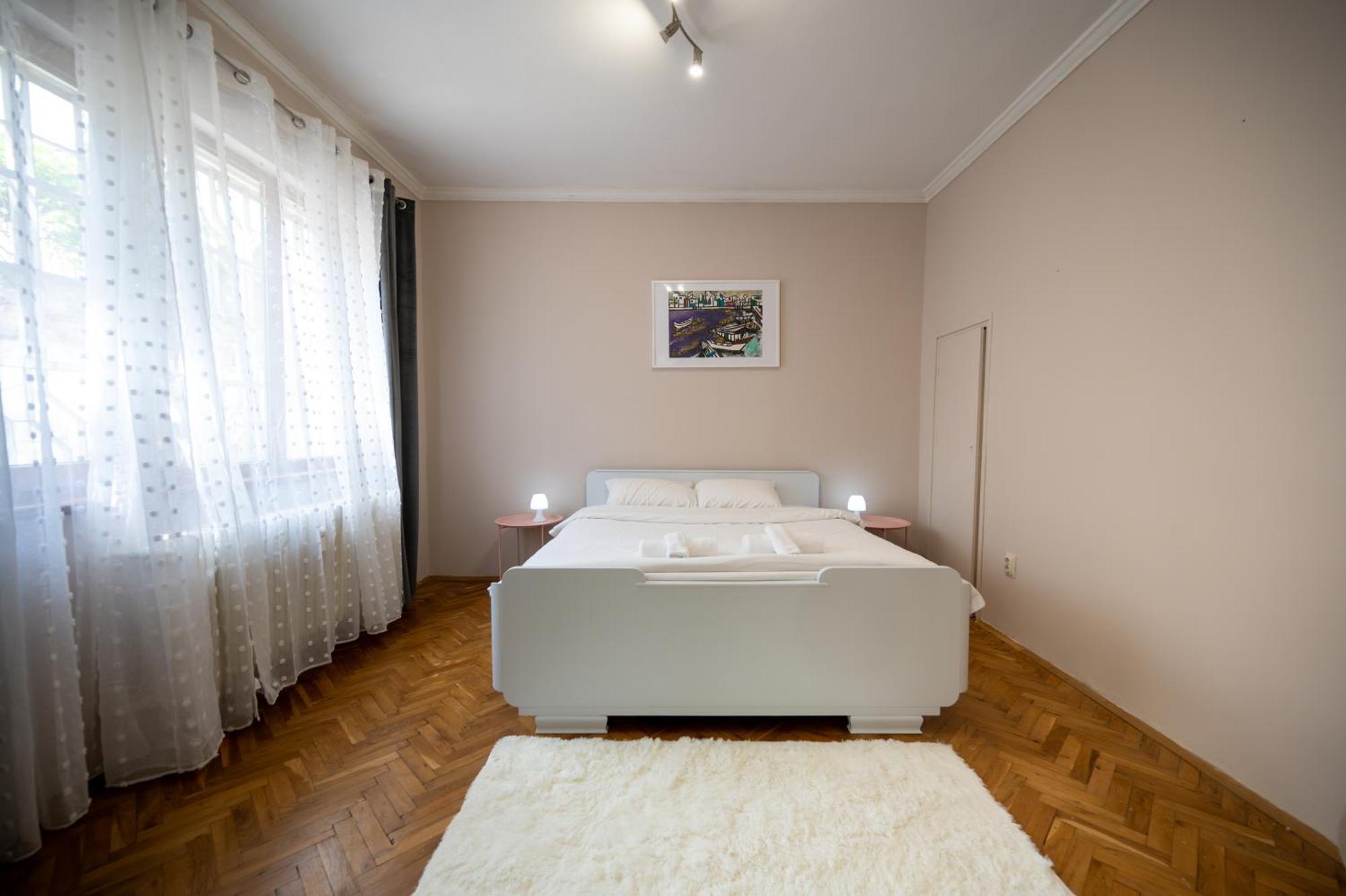 Beautiful Two-Bedroom Apartment In City Center Софія Екстер'єр фото